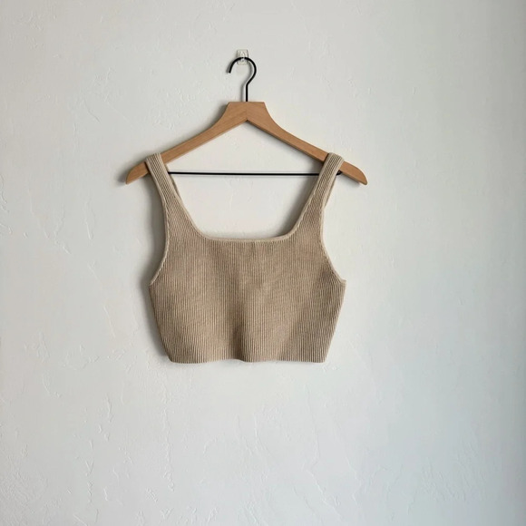 Aritzia Babaton Sculpt Knit Squareneck Cropped Tank Tan
Size L - Picture 4 of 10